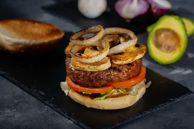chili Magnum burger 220 gm